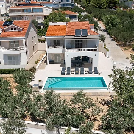 Camadra Willa Makarska