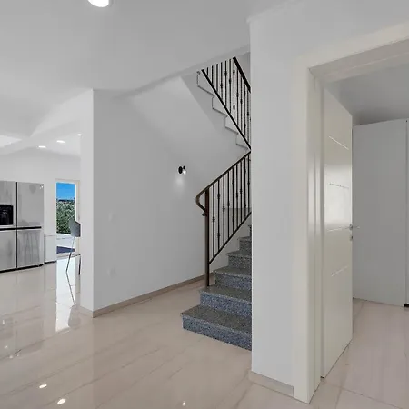 Camadra Villa